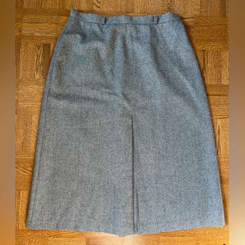 Allure Montréal Wool Blend Gray Herringbone Skirt, Waist 30”, Made in Canada